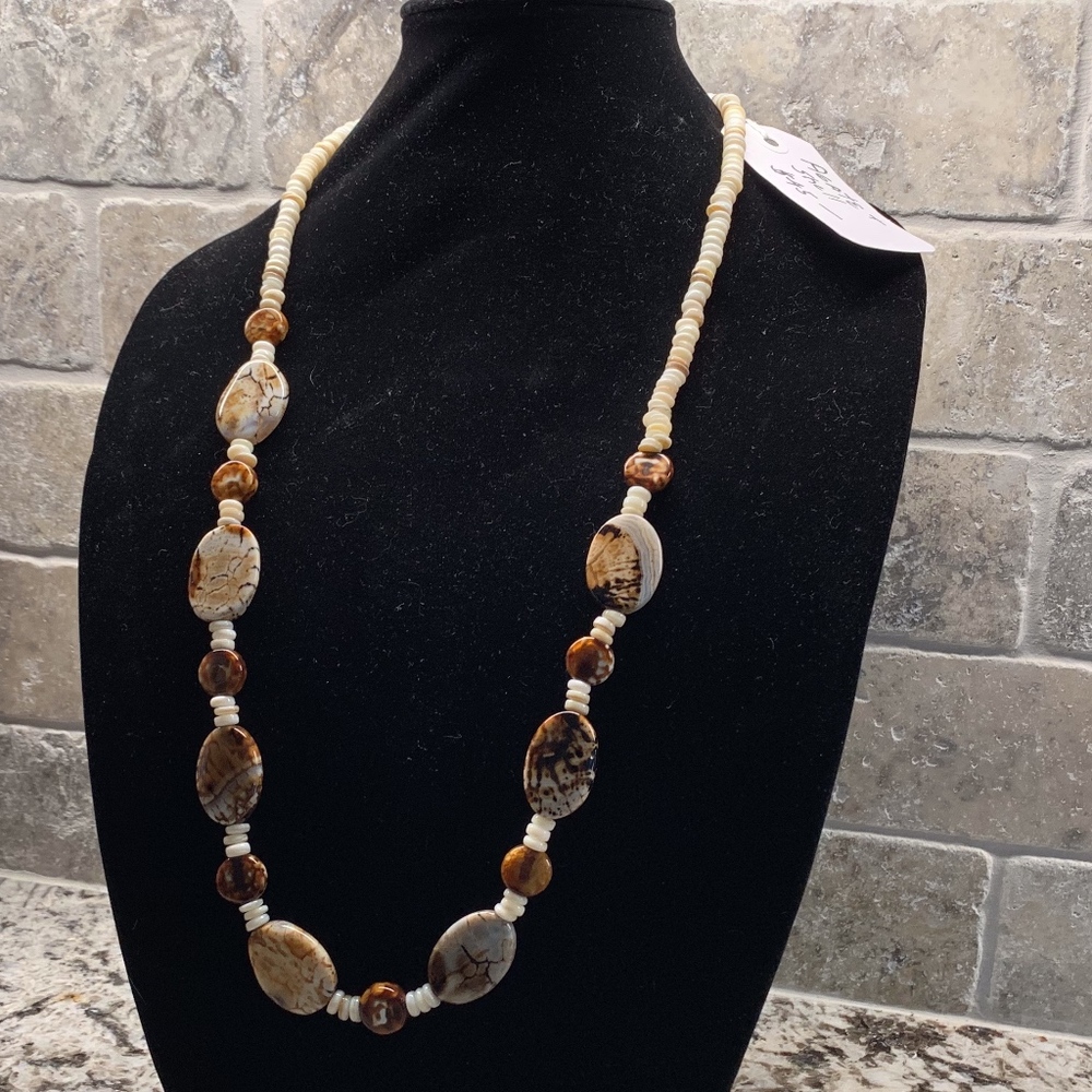 Agate and shell necklace